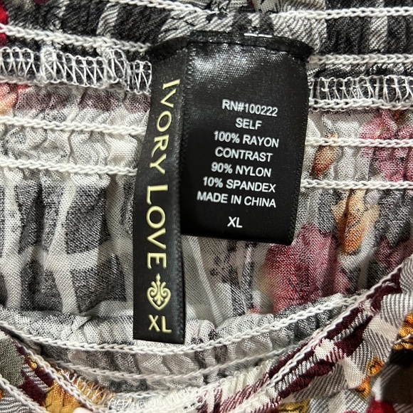 Off shoulder blouse with lace sleeves - Picture 2 of 3